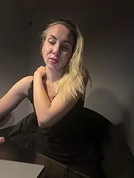 Snapshot of ElenaWhitmore chatting on 06-12-26, 10:30 ElenaWhitmore online show from 06-12-26, 10:30