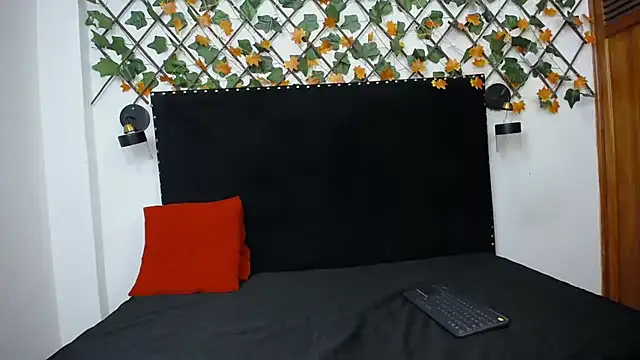 vsamanthaper1 online show from 04-10-26, 08:02