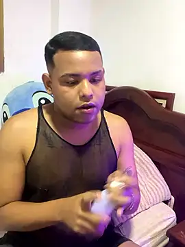 Snapshot of BoyAlexx16 chatting on 01-09-26, 12:57 BoyAlexx16 online show from 01-09-26, 12:57