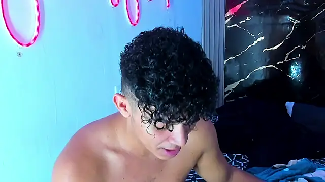 jamescurly00 online show from 02-19-26, 06:42