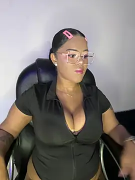 Snapshot of Antonella_03s chatting on 07-20-26, 06:06 Antonella 03s online show from 07-20-26, 06:06
