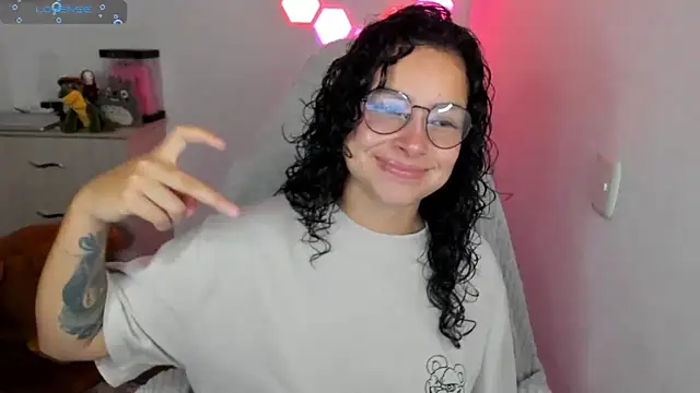 Snapshot of emillyaqua chatting on 01-06-26, 09:07 emillyaqua online show from 01-06-26, 09:07