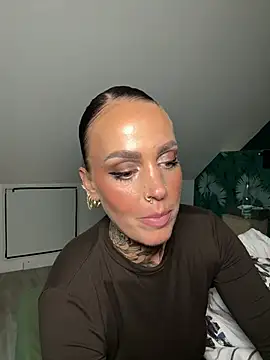 Snapshot of venustattoue chatting on 06-12-26, 04:17 venustattoue online show from 06-12-26, 04:17