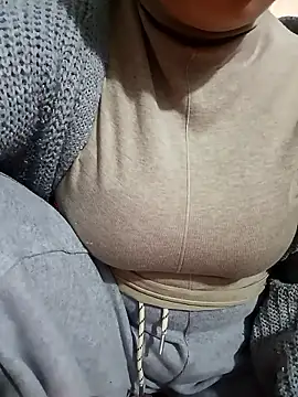 Snapshot of Tulip_Giang chatting on 01-07-26, 03:25 Tulip Giang online show from 01-07-26, 03:25