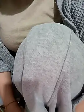 Snapshot of Tulip_Giang chatting on 01-08-26, 03:42 Tulip Giang online show from 01-08-26, 03:42