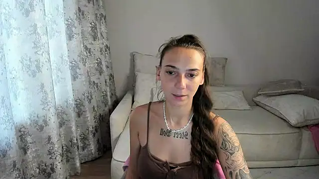 Snapshot of AnnaMized chatting on 04-14-26, 12:16 AnnaMized online show from 04-14-26, 12:16