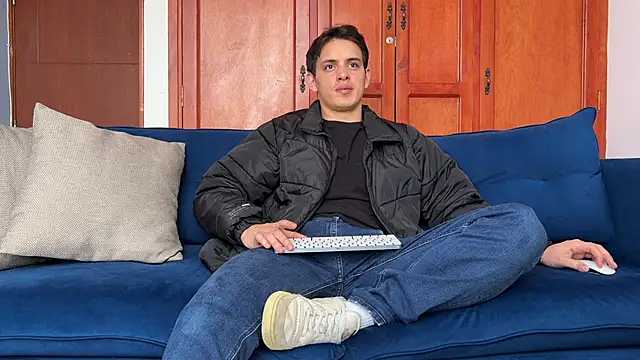 Snapshot of Enzho_liam chatting on 02-09-26, 03:38 Enzho liam online show from 02-09-26, 03:38