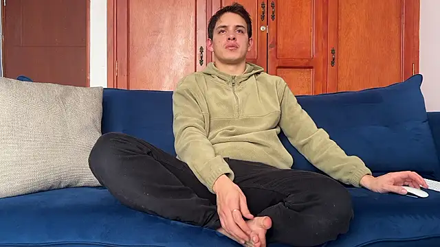 Snapshot of Enzho_liam chatting on 02-16-26, 03:41 Enzho liam online show from 02-16-26, 03:41