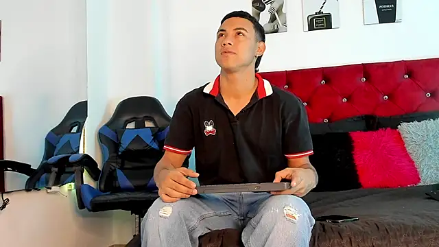 Liamsubtle01 online show from 04-22-26, 11:12