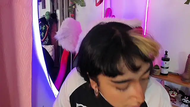 MeowMota  online show from 05-19-26, 06:25