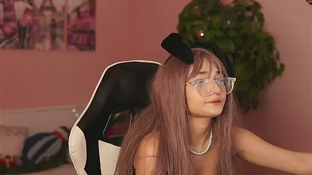 Snapshot of Lily__Loo chatting on 01-09-26, 03:15 Lily Loo online show from 01-09-26, 03:15