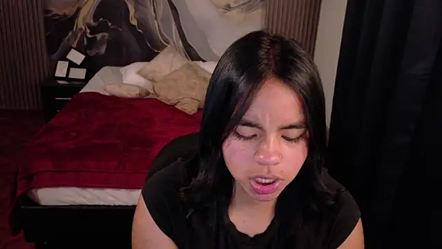 Snapshot of SofiaMante_ chatting on 05-13-26, 11:11 SofiaMante online show from 05-13-26, 11:11