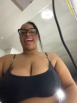Snapshot of NataliaMillers chatting on 05-27-26, 02:08 NataliaMillers online show from 05-27-26, 02:08