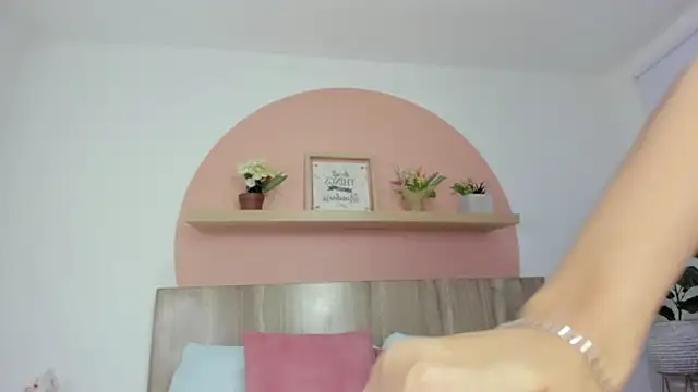 charlote smit  online show from 01-12-26, 07:19