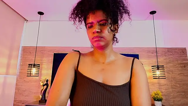 Snapshot of Ellie-Alves chatting on 05-12-26, 04:26 Ellie-Alves online show from 05-12-26, 04:26