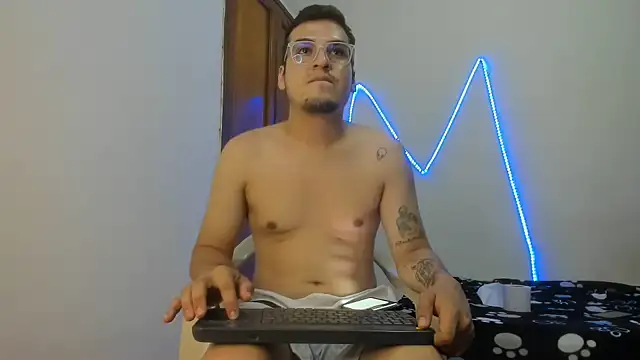 Snapshot of jaykoboy420 chatting on 01-07-26, 01:52 jaykoboy420 online show from 01-07-26, 01:52