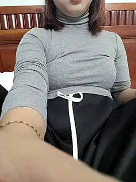 Snapshot of -LunaLust chatting on 01-10-26, 08:27 -LunaLust online show from 01-10-26, 08:27