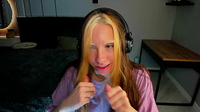 Snapshot of Elizaveta_Brown chatting on 02-04-26, 08:14 Elizaveta Brown online show from 02-04-26, 08:14