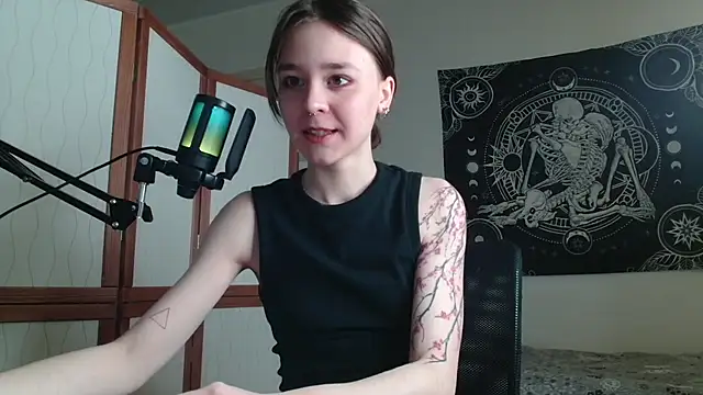 Snapshot of Mysterious_Toy chatting on 02-09-26, 05:06 Mysterious Toy online show from 02-09-26, 05:06