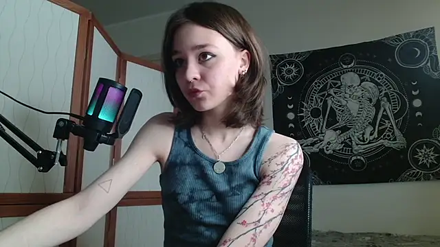 Snapshot of Mysterious_Toy chatting on 02-10-26, 05:06 Mysterious Toy online show from 02-10-26, 05:06