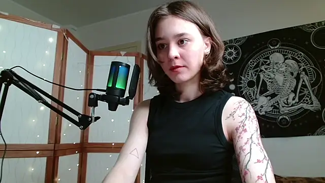 Snapshot of Mysterious_Toy chatting on 03-10-26, 08:14 Mysterious Toy online show from 03-10-26, 08:14