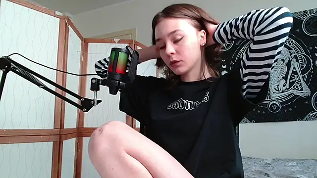 Snapshot of Mysterious_Toy chatting on 03-12-26, 11:27 Mysterious Toy online show from 03-12-26, 11:27