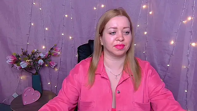 Snapshot of OliviaVerr chatting on 02-26-26, 01:54 OliviaVerr online show from 02-26-26, 01:54