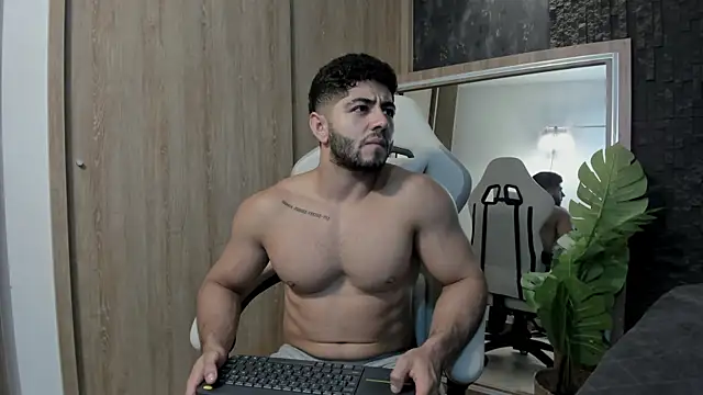 Snapshot of Thiago_moretti chatting on 05-25-26, 12:05 Thiago moretti online show from 05-25-26, 12:05