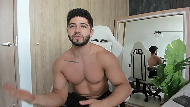 Snapshot of Thiago_moretti chatting on 05-28-26, 04:26 Thiago moretti online show from 05-28-26, 04:26