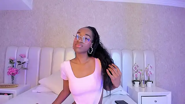 Julianiita  online show from 02-14-26, 01:30