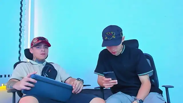 Snapshot of Thomas-Wil chatting on 01-11-26, 05:18 Thomas-Wil online show from 01-11-26, 05:18