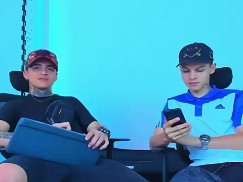 Snapshot of Thomas-Wil chatting on 01-14-26, 10:25 Thomas-Wil online show from 01-14-26, 10:25