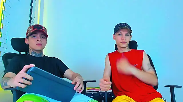 Snapshot of Thomas-Wil chatting on 02-20-26, 05:35 Thomas-Wil online show from 02-20-26, 05:35