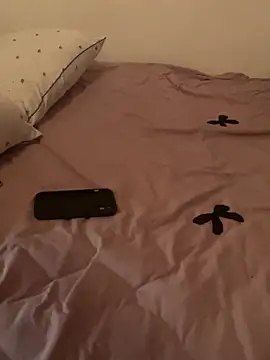 Linhtruong   online show from 04-21-26, 06:44