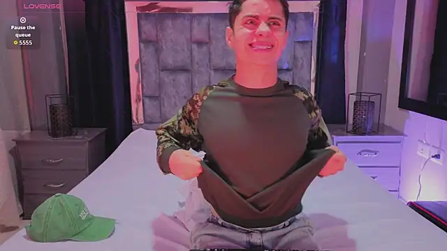 LeoMonnroe online show from 04-21-26, 01:42