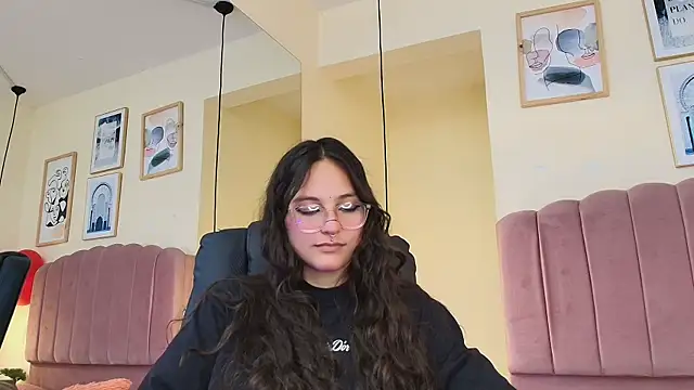 Hanabie  online show from 02-22-26, 03:18