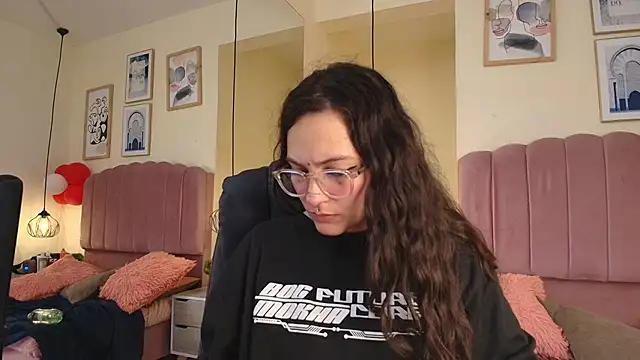 Hanabie  online show from 02-25-26, 03:16