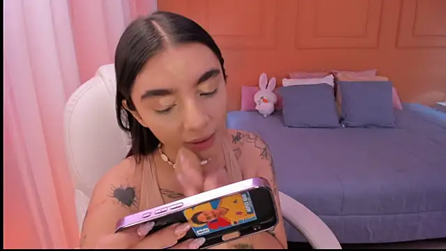 Snapshot of Abriil_cutee chatting on 06-19-26, 02:32 Abriil cutee online show from 06-19-26, 02:32