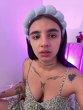 Snapshot of Abriil_cutee chatting on 06-25-26, 12:20 Abriil cutee online show from 06-25-26, 12:20