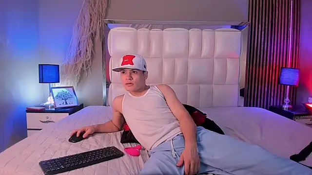 Roger And Ramona online show from 03-24-26, 12:43