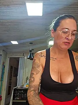 Snapshot of bellafortune69 chatting on 01-15-26, 02:21 bellafortune69 online show from 01-15-26, 02:21