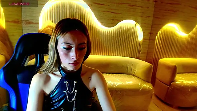 Snapshot of katalina_r_ chatting on 05-16-26, 07:34 katalina r online show from 05-16-26, 07:34
