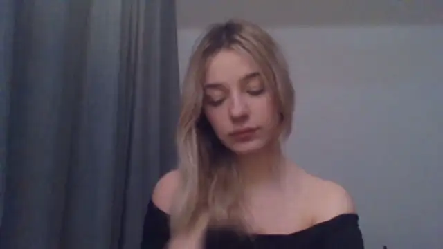 Snapshot of EvelineMagnetic chatting on 01-12-26, 03:39 EvelineMagnetic online show from 01-12-26, 03:39