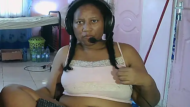 Snapshot of Eirondra_valeen chatting on 07-26-26, 01:40 Eirondra valeen online show from 07-26-26, 01:40
