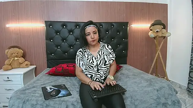 lolitaa lux online show from 01-13-26, 01:27