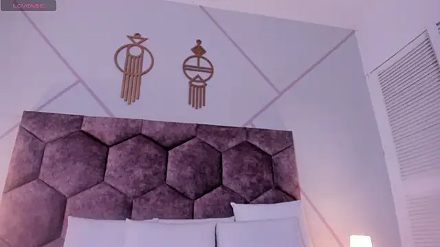 emily nova  online show from 04-05-26, 12:02