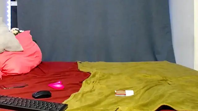 FifiBae1 online show from 04-21-26, 02:04