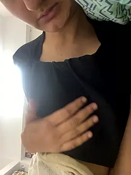 Snapshot of tits8758 chatting on 01-13-26, 01:44 tits8758 online show from 01-13-26, 01:44