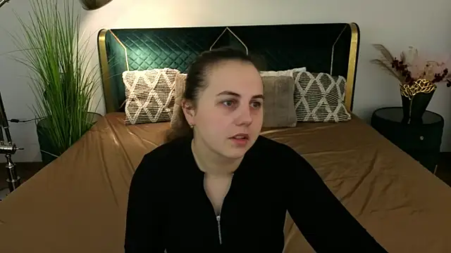 Snapshot of MikaFoxy chatting on 04-02-26, 05:05 MikaFoxy online show from 04-02-26, 05:05