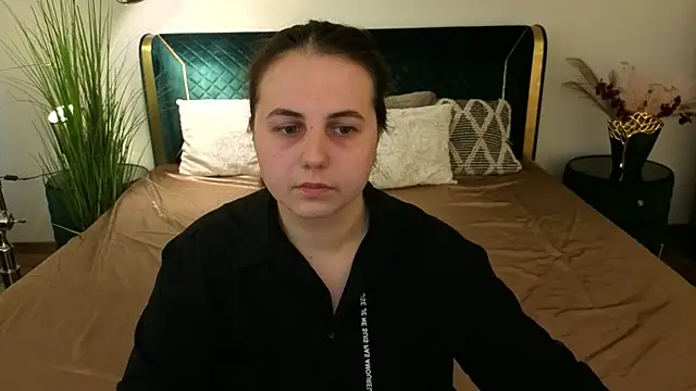 Snapshot of MikaFoxy chatting on 04-03-26, 05:38 MikaFoxy online show from 04-03-26, 05:38